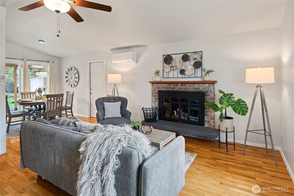 Photo of 14164 104th Pl Pl NE, Kirkland, WA 98034 (MLS # 2348755)