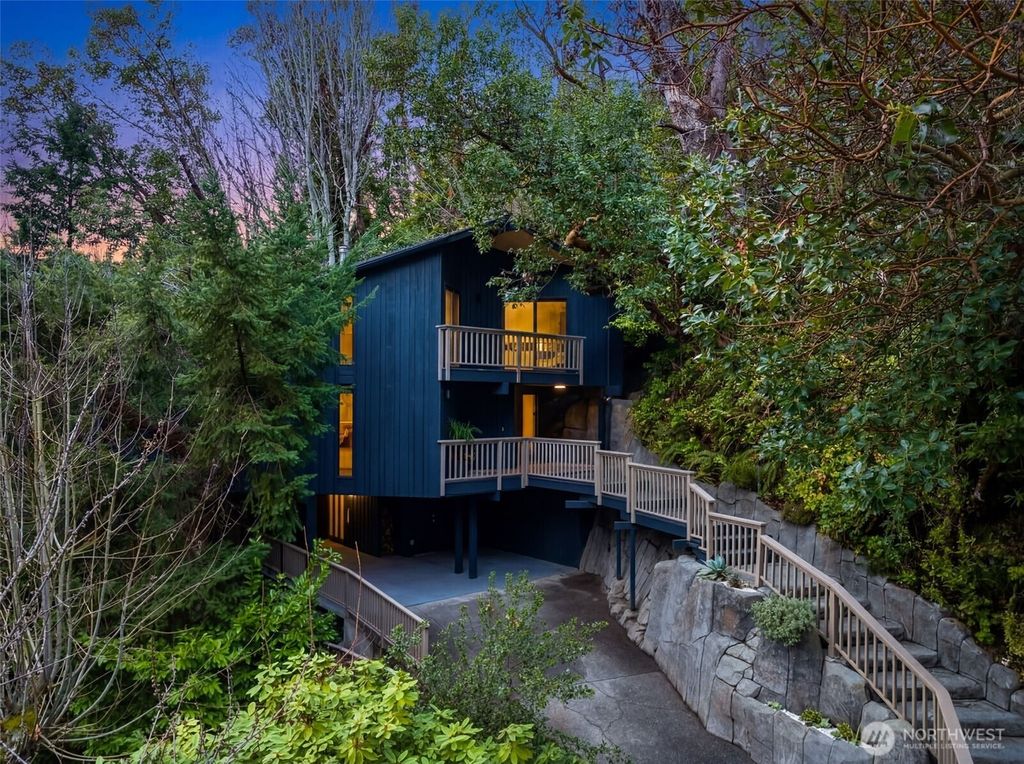 Photo of 2650 SW 151st Place, Burien, WA 98166 (MLS # 2490877)