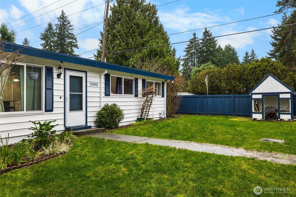 Photo of 11090 25th Avenue SW, Seattle, WA 98146 (MLS # 2464343)