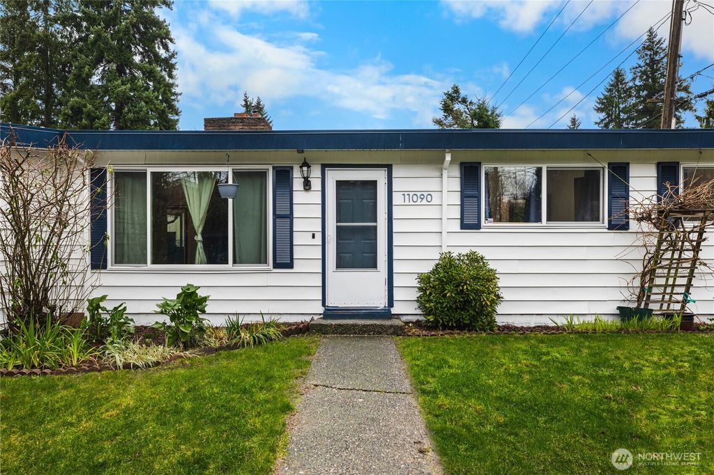 Photo of 11090 25th Avenue SW, Seattle, WA 98146 (MLS # 2464343)