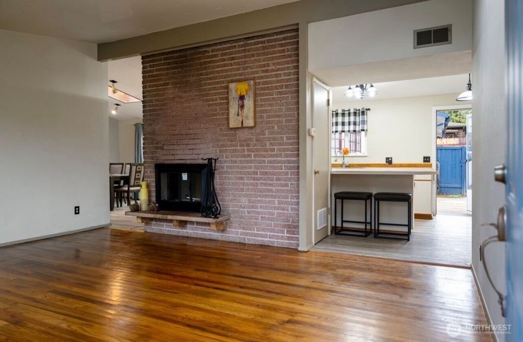 Photo of 11090 25th Avenue SW, Seattle, WA 98146 (MLS # 2464343)