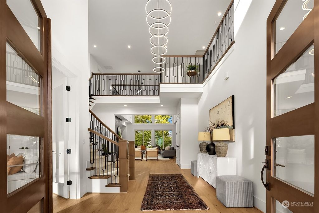 Photo of 13638 SE 37th Street, Bellevue, WA 98006 (MLS # 2191385)