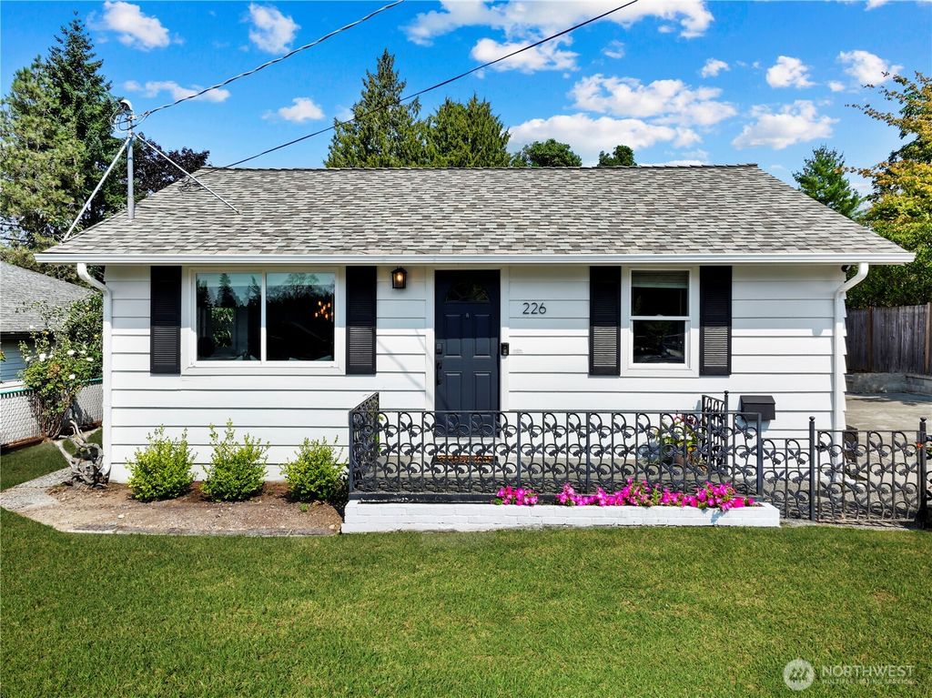 Photo of 226 SW 139th Street, Burien, WA 98166 (MLS # 2428319)