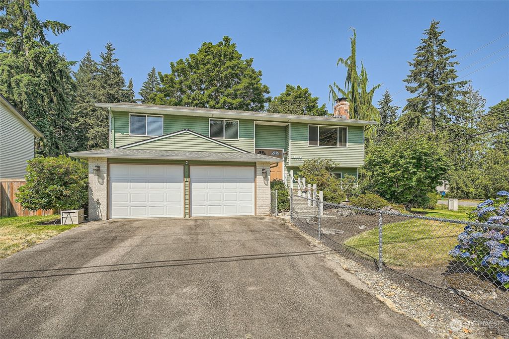 Photo of 21602 2nd Avenue SE, Bothell, WA 98021 (MLS # 2268035)