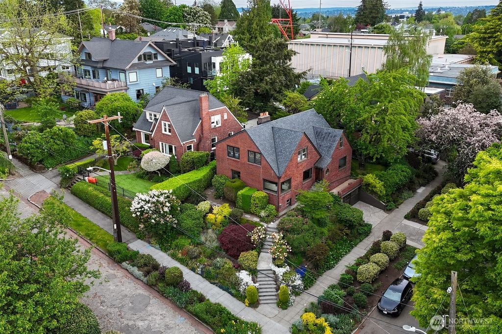 Photo of 1403 2nd Avenue N, Seattle, WA 98109 (MLS # 2520717)