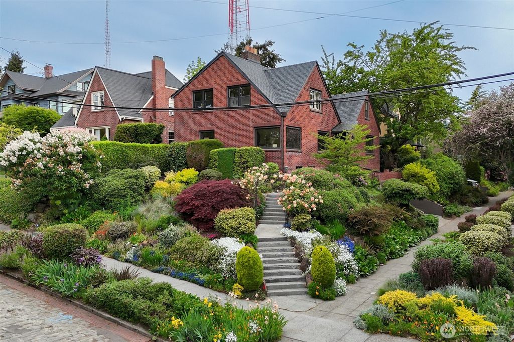Photo of 1403 2nd Avenue N, Seattle, WA 98109 (MLS # 2520717)