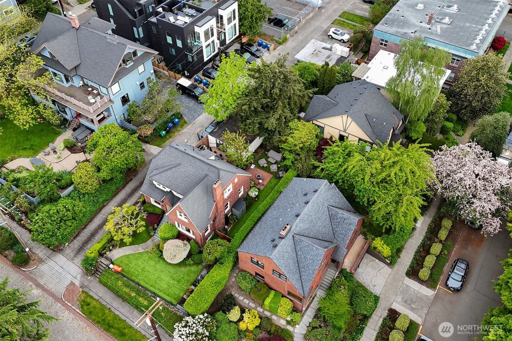 Photo of 1403 2nd Avenue N, Seattle, WA 98109 (MLS # 2520717)