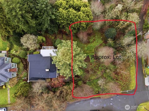 Photo of 11500 Durland Avenue NE, Seattle, WA 98125 (MLS # 2564865)