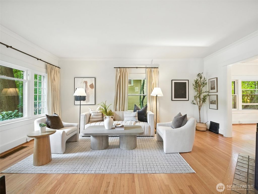 Photo of 2555 Queen Anne Avenue N, Seattle, WA 98109 (MLS # 2429981)