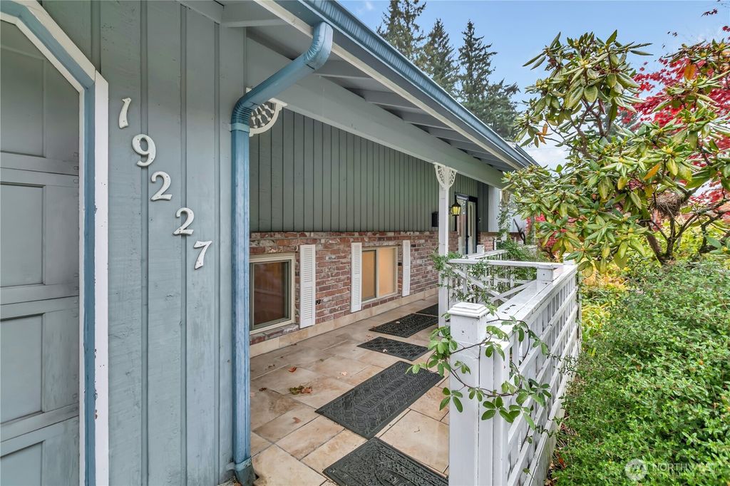 Photo of 19227 8th Avenue S, Des Moines, WA 98148 (MLS # 2452274)