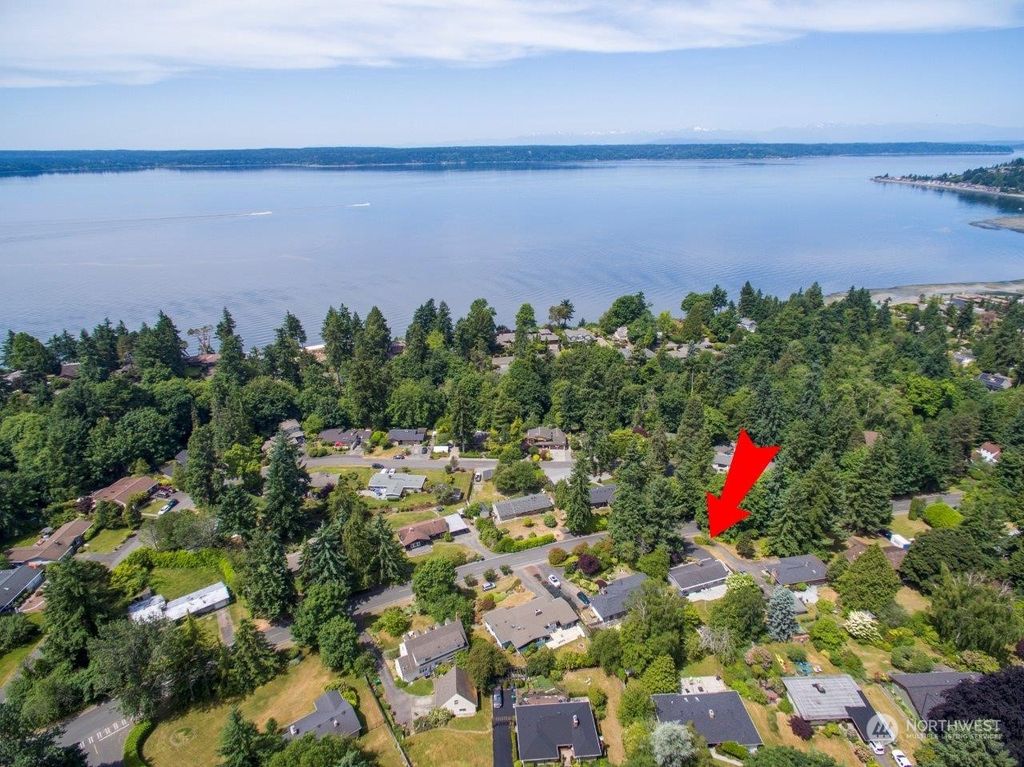 Photo of 18968 Marine View Drive SW, Normandy Park, WA 98166 (MLS # 2058987)
