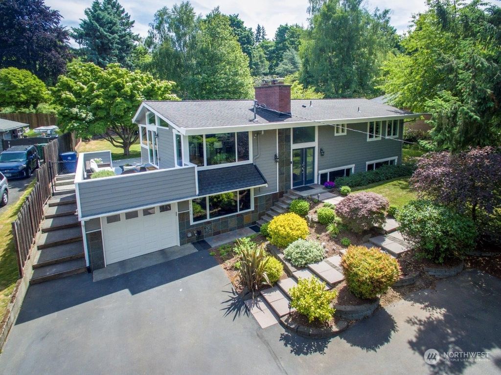 Photo of 18968 Marine View Drive SW, Normandy Park, WA 98166 (MLS # 2058987)