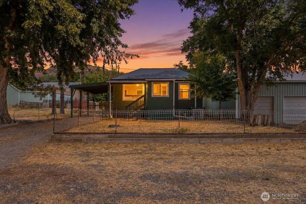Photo of 214 A Street, Grand Coulee, WA 99133 (MLS # 2554999)