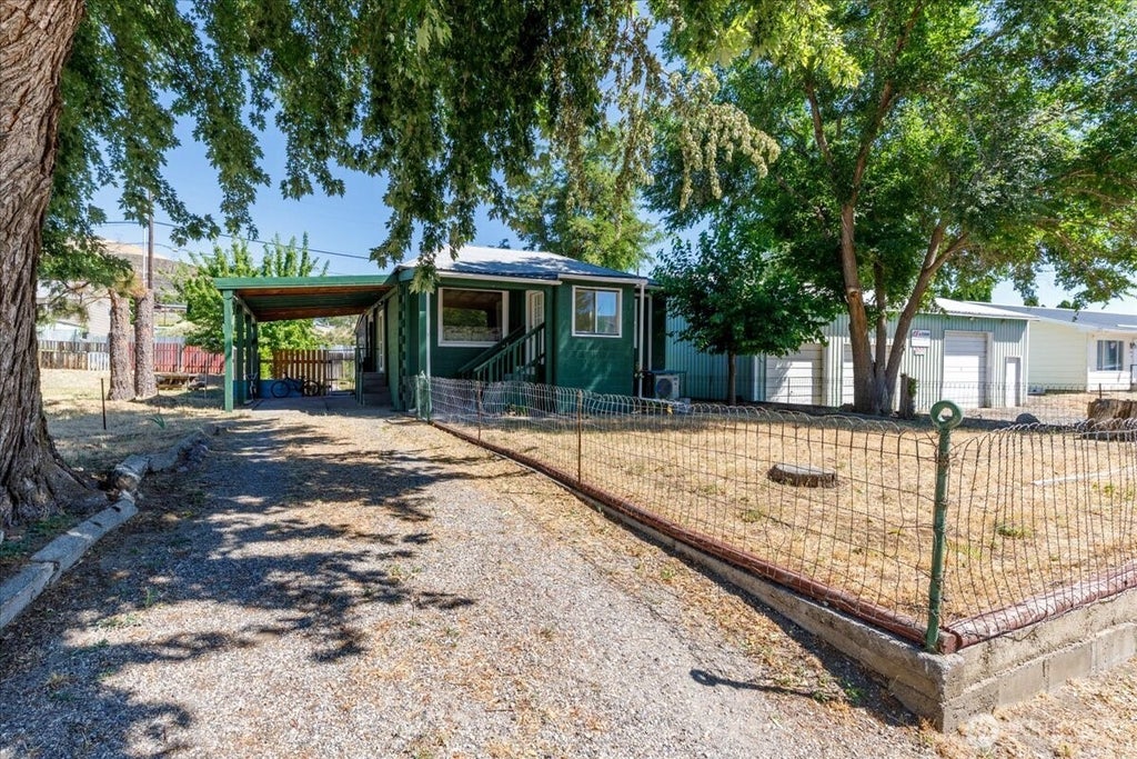 Photo of 214 A Street, Grand Coulee, WA 99133 (MLS # 2554999)