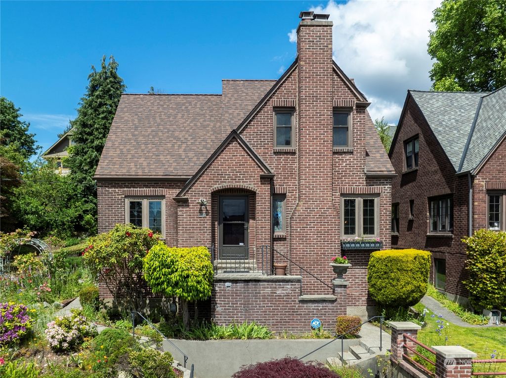 Photo of 2204 N 77th St St, Seattle, WA 98103 (MLS # 2244918)