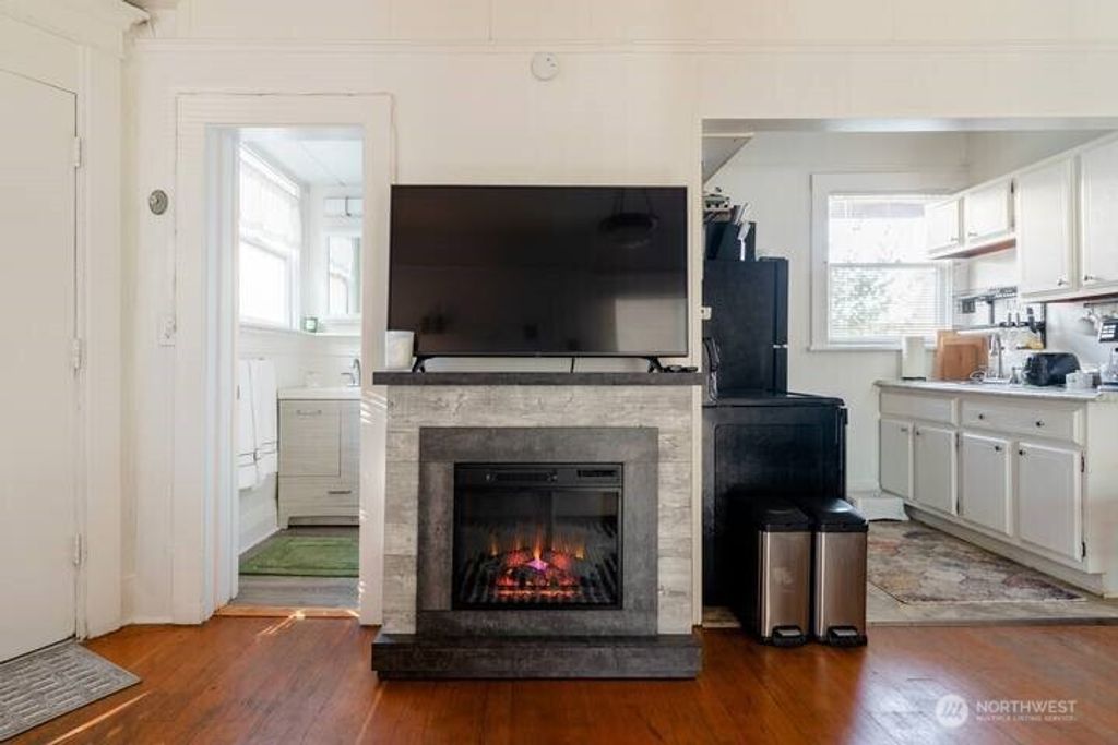 listing image 9367284437639450068