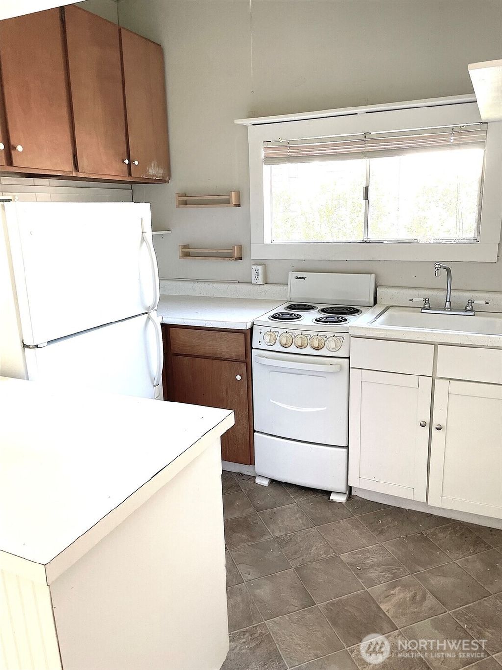 listing image 9360677526034174032