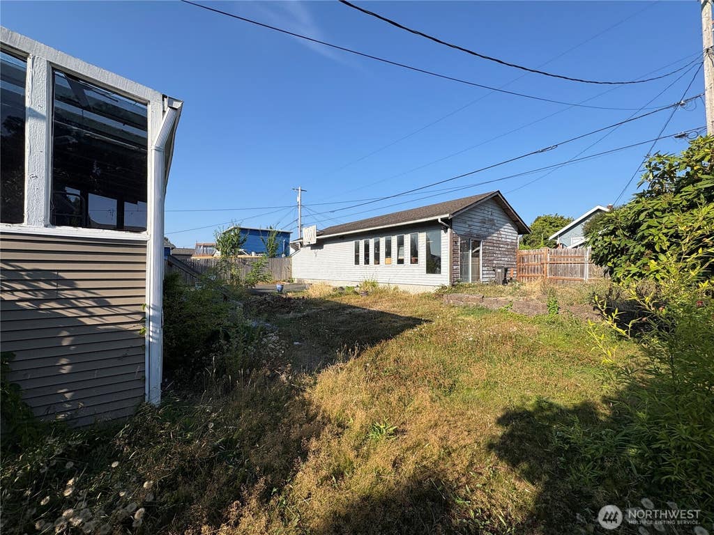 Photo of 2571 Rainier Avenue, Everett, WA 98201 (MLS # 2571150)