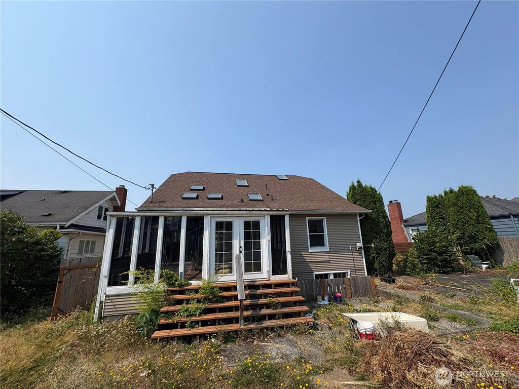Photo of 2571 Rainier Avenue, Everett, WA 98201 (MLS # 2571150)