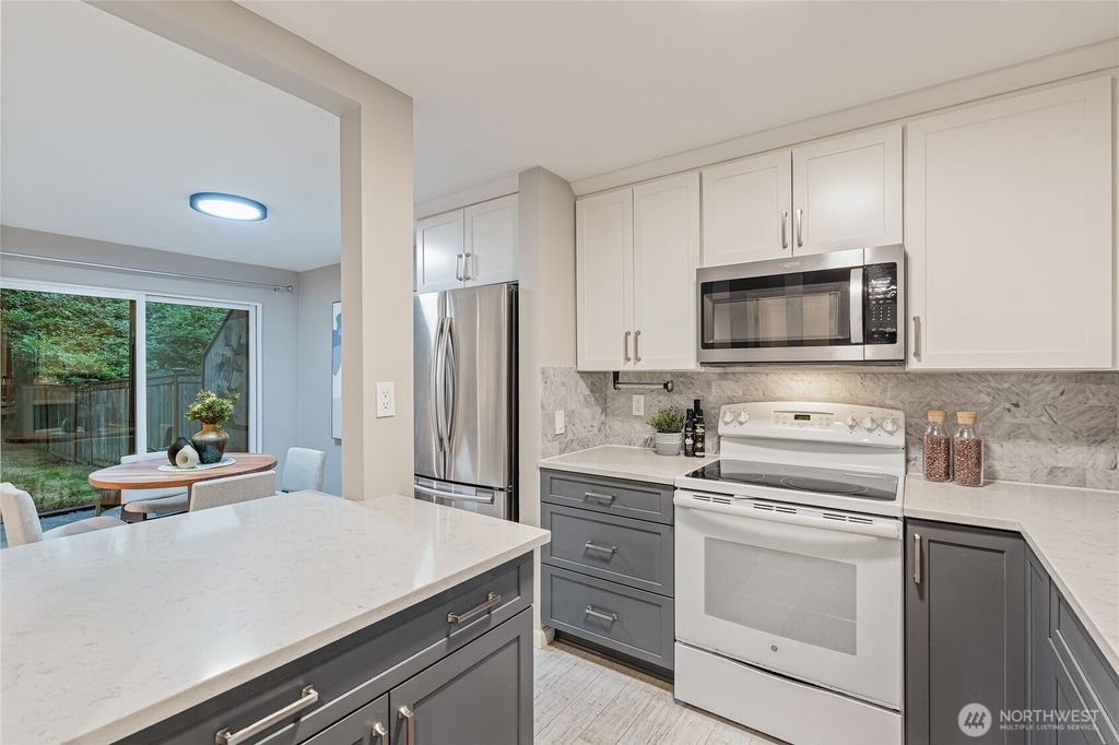 Photo of 10053 NE 138th Place #F5, Kirkland, WA 98034 (MLS # 2557521)