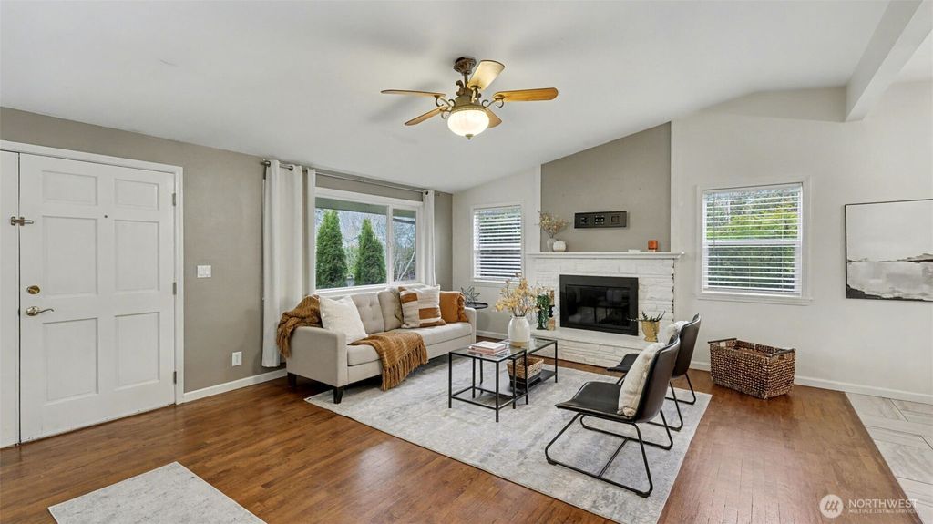 Photo of 11204 148th Avenue SE, Renton, WA 98059 (MLS # 2508920)