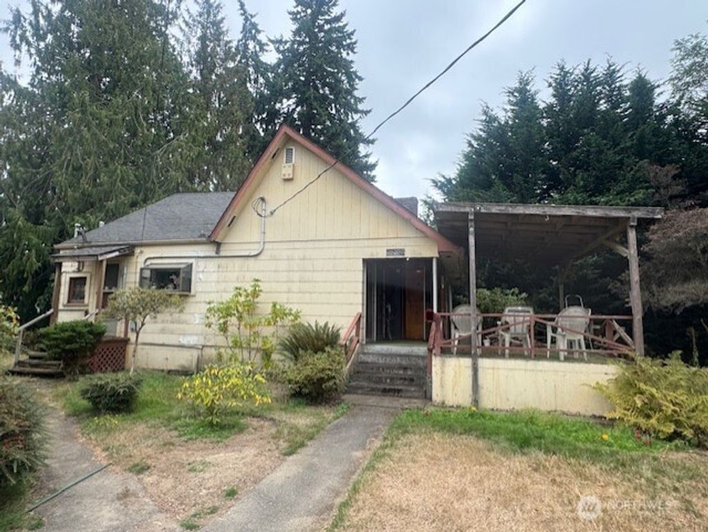 Photo of 20220 33rd Avenue NE, Lake Forest Park, WA 98155 (MLS # 2437446)