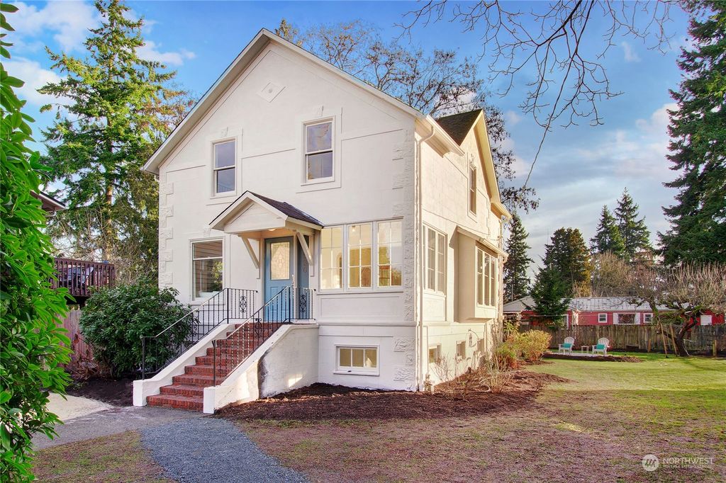 Photo of 9530 14th Avenue NW, Seattle, WA 98117 (MLS # 2194046)