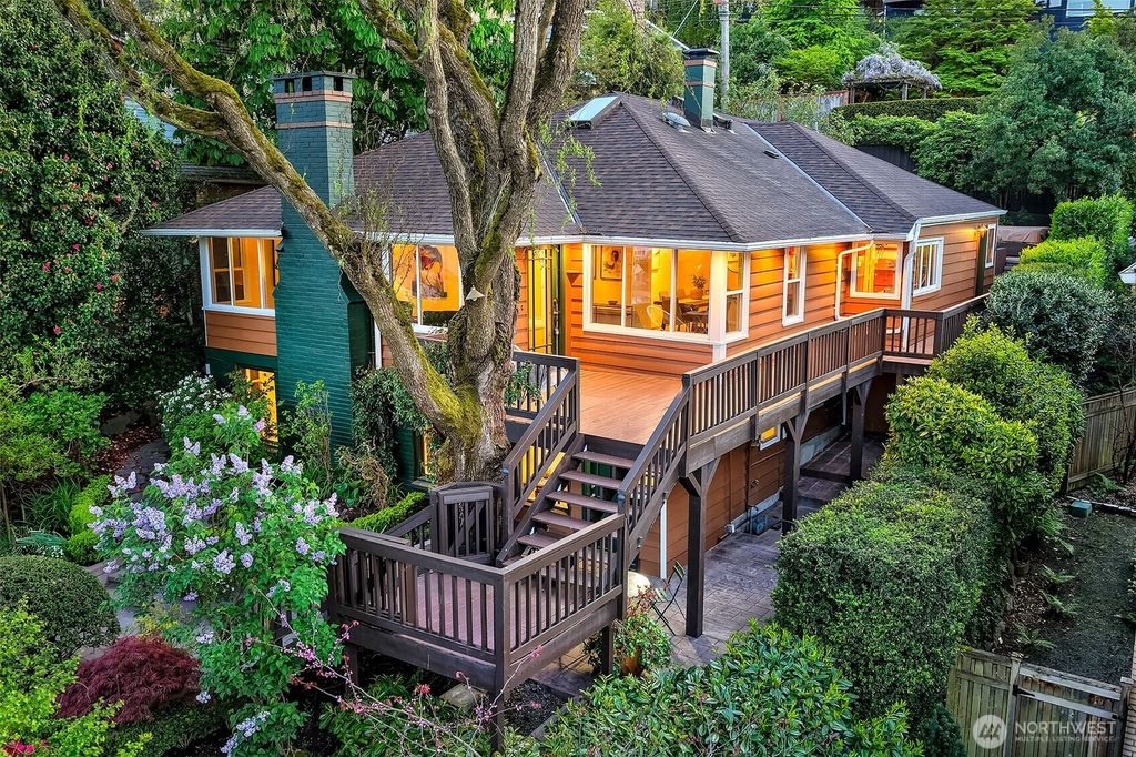 Photo of 2613 Boyer Avenue E, Seattle, WA 98102 (MLS # 2518291)