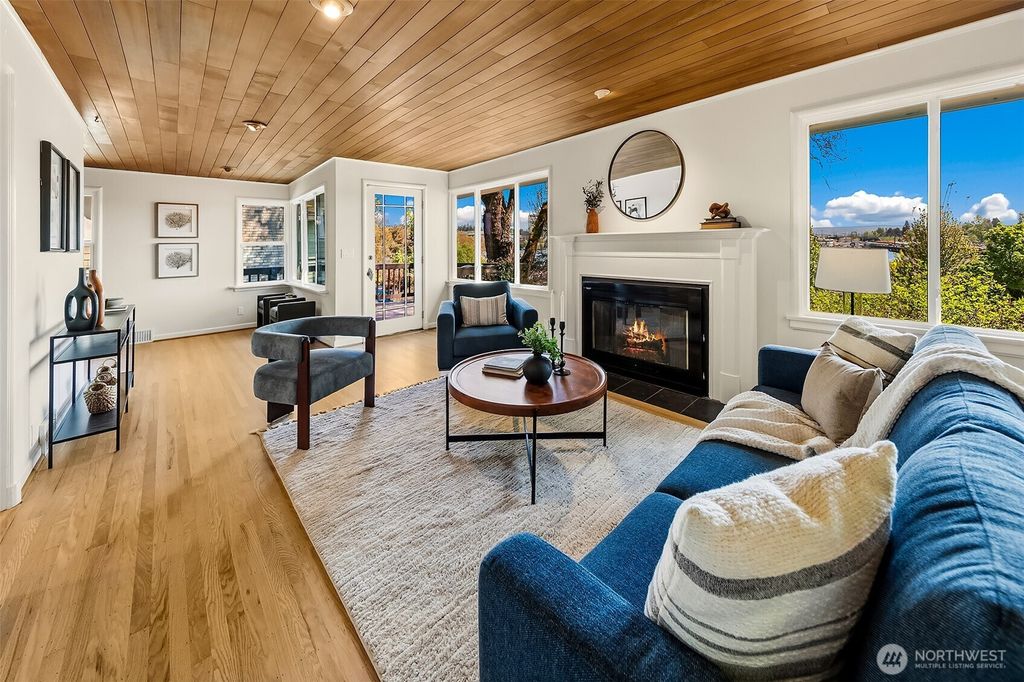 Photo of 2613 Boyer Avenue E, Seattle, WA 98102 (MLS # 2518291)