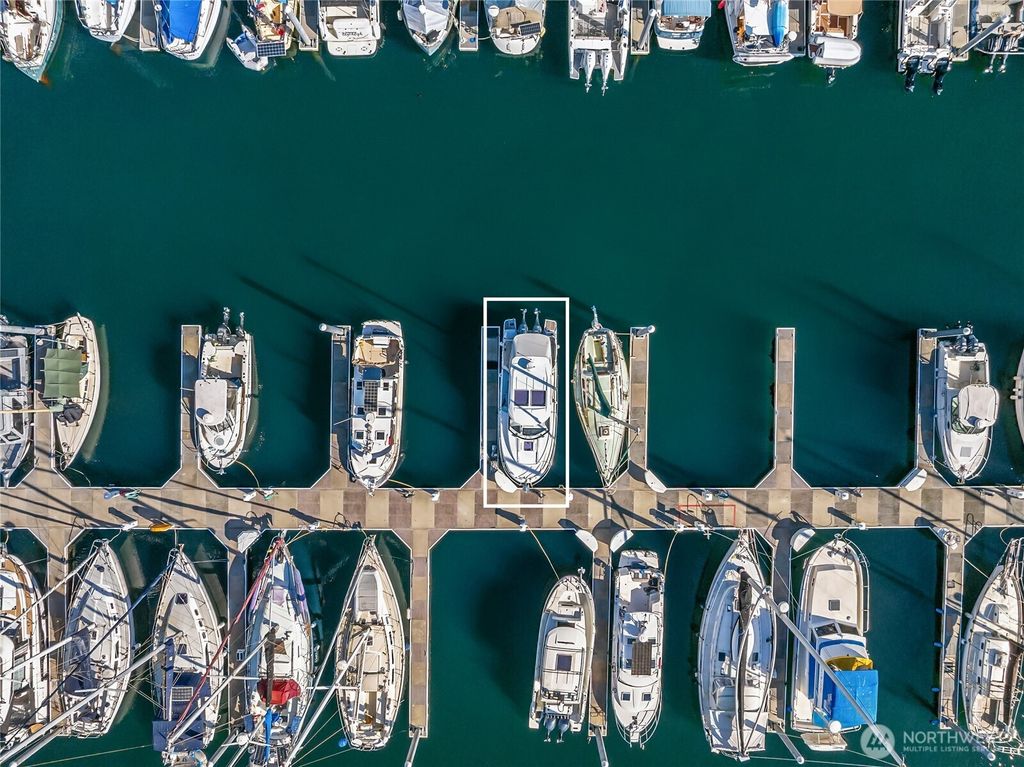 Photo of 141 Parfitt Way SW #B37, Bainbridge Island, WA 98110 (MLS # 2488076)