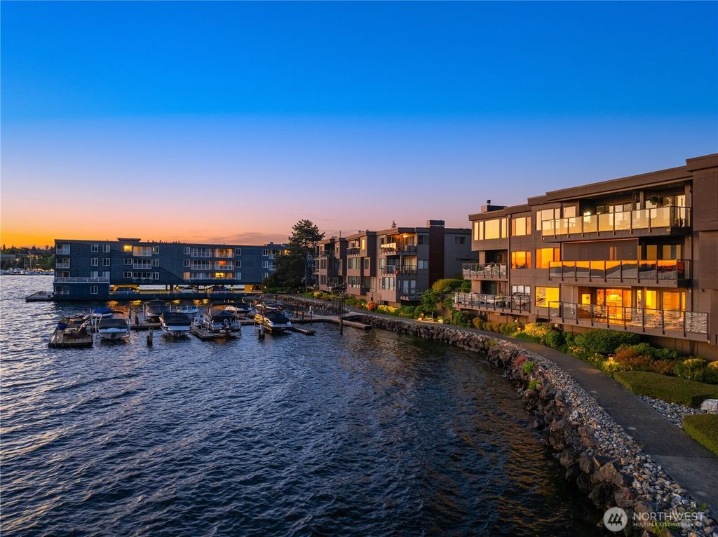 Photo of 807 Lake Street S #300, Kirkland, WA 98033 (MLS # 2392546)