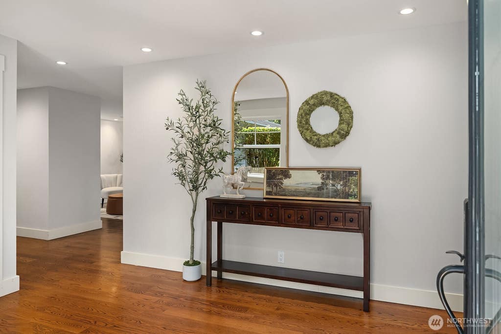 Photo of 8534 SE 79th Place, Mercer Island, WA 98040 (MLS # 2567009)