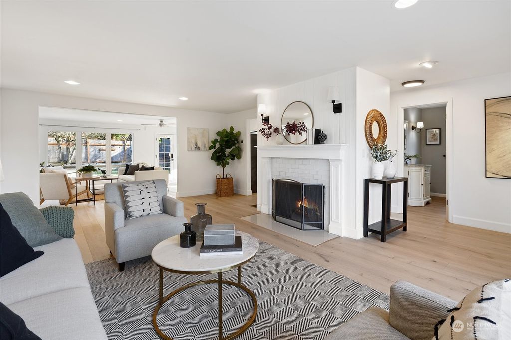 Photo of 6226 45th Avenue NE, Seattle, WA 98115 (MLS # 2322697)