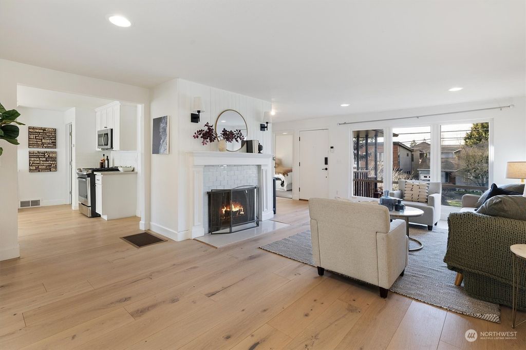 Photo of 6226 45th Avenue NE, Seattle, WA 98115 (MLS # 2322697)