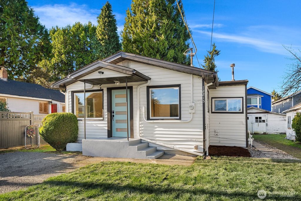 Photo of 12215 44th Avenue S, Tukwila, WA 98178 (MLS # 2469700)