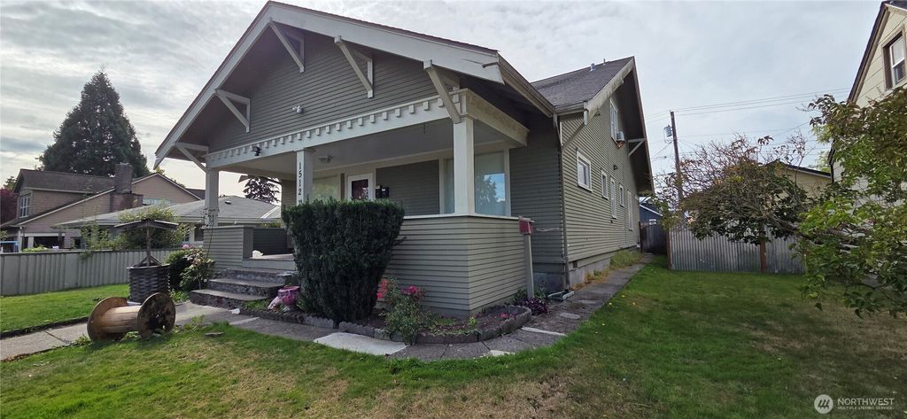 Photo of 1512 Rainier Avenue, Everett, WA 98201 (MLS # 2440322)