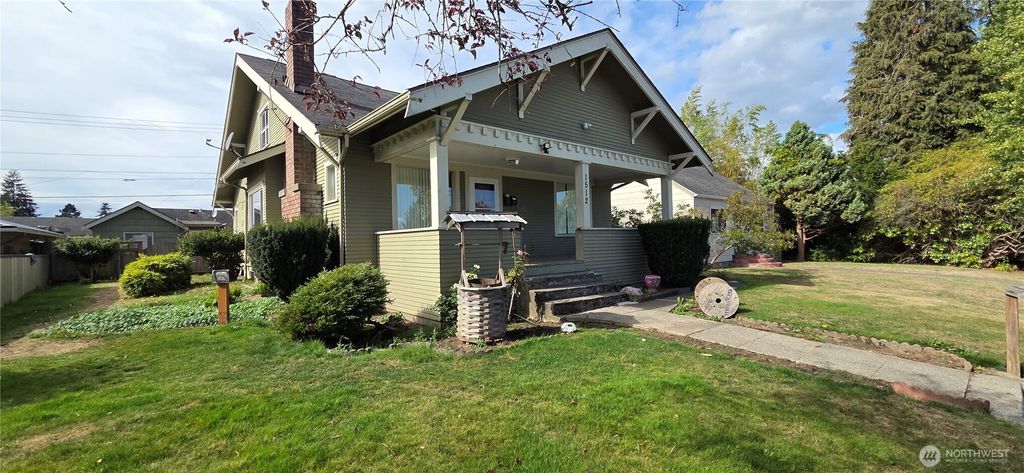Photo of 1512 Rainier Avenue, Everett, WA 98201 (MLS # 2440322)