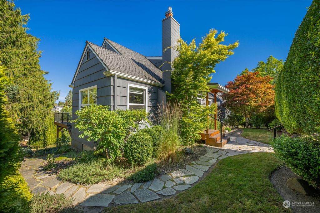 Photo of 6022 38th Avenue NE, Seattle, WA 98115 (MLS # 2262533)