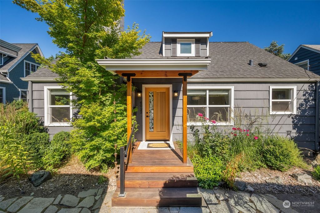 Photo of 6022 38th Avenue NE, Seattle, WA 98115 (MLS # 2262533)