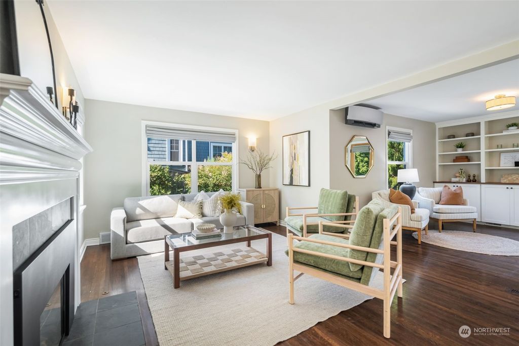 Photo of 6022 38th Avenue NE, Seattle, WA 98115 (MLS # 2262533)