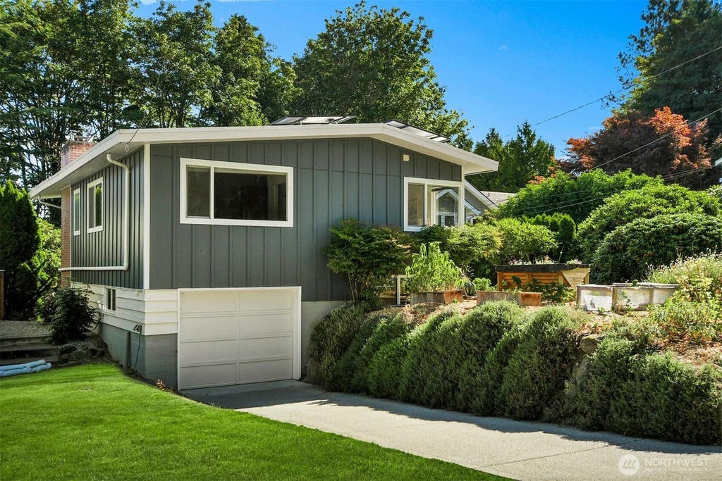 Photo of 1714 NE Brockman Place, Seattle, WA 98125 (MLS # 2567267)