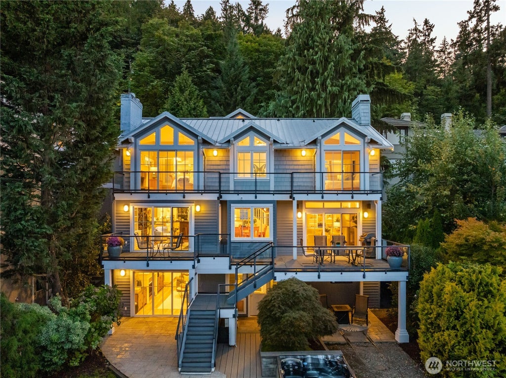 Photo of 528 W Lake Sammamish Parkway SE, Bellevue, WA 98008 (MLS # 2544530)