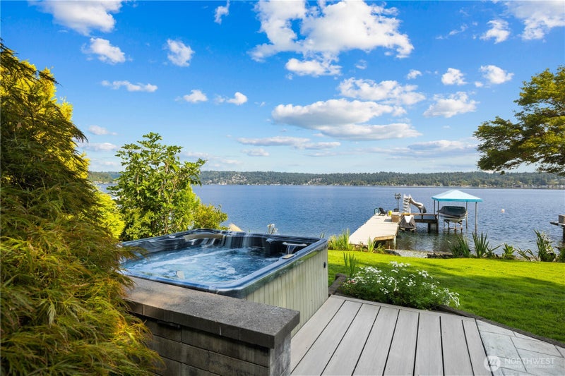 528 W Lake Sammamish Parkway SE