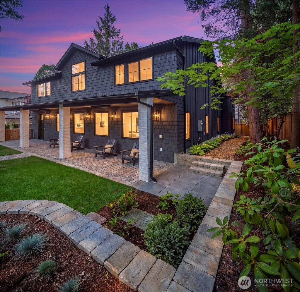 Photo of 12416 NE 72nd Street, Kirkland, WA 98033 (MLS # 2580558)