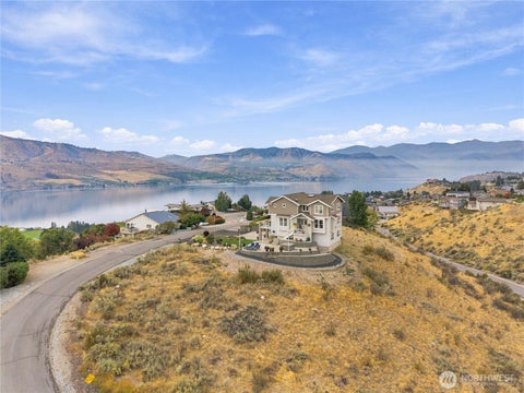 Photo of 200 Crescent Street, Chelan, WA 98816 (MLS # 2586628)