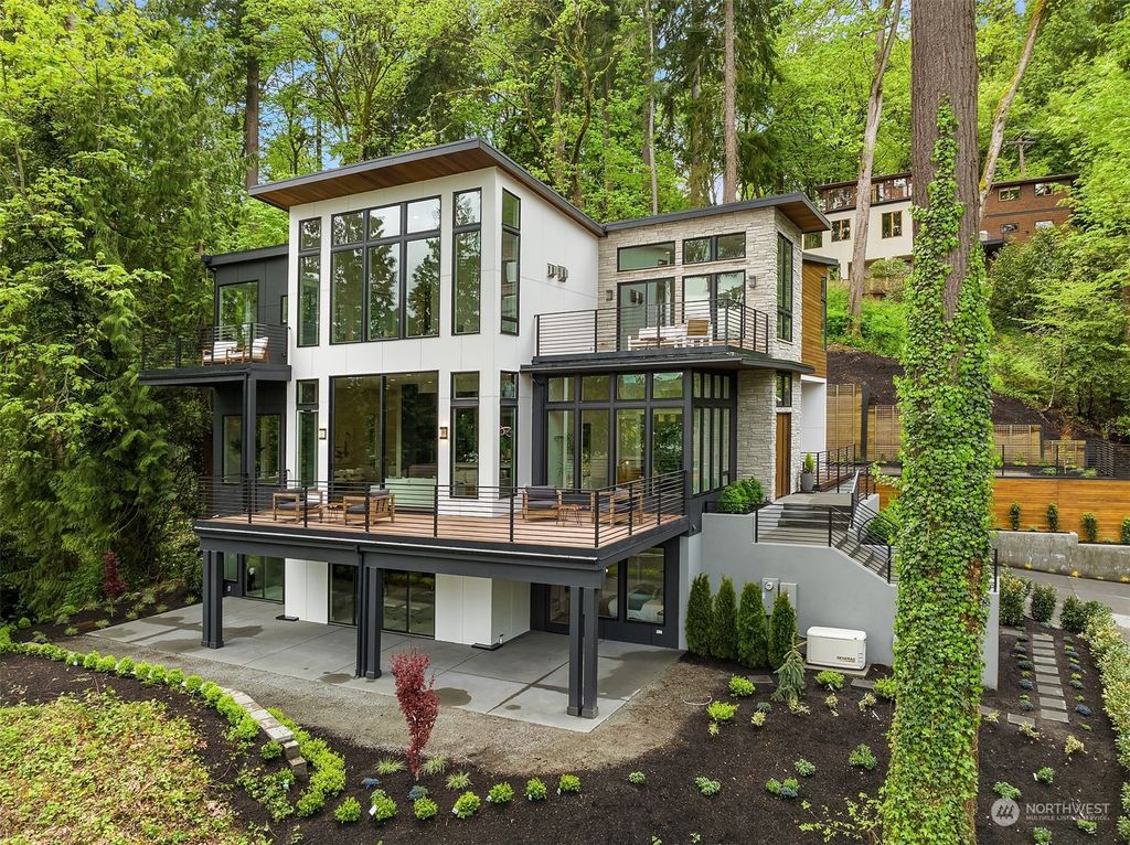 Photo of 4634 E Mercer Way, Mercer Island, WA 98040 (MLS # 2015905)
