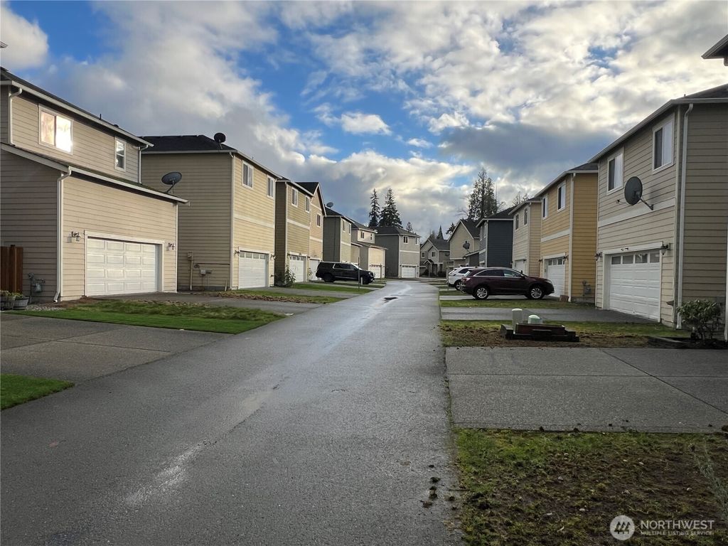 Photo of 364 Field Place NE, Renton, WA 98059 (MLS # 2465714)