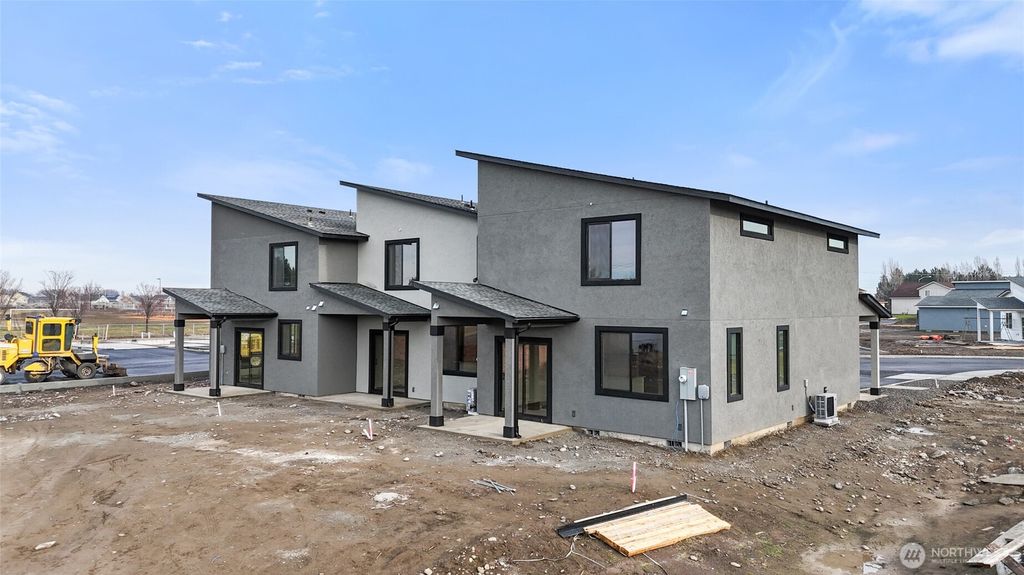 Photo of 601 Dorsing Street #E25, Moses Lake, WA 98837 (MLS # 2491366)