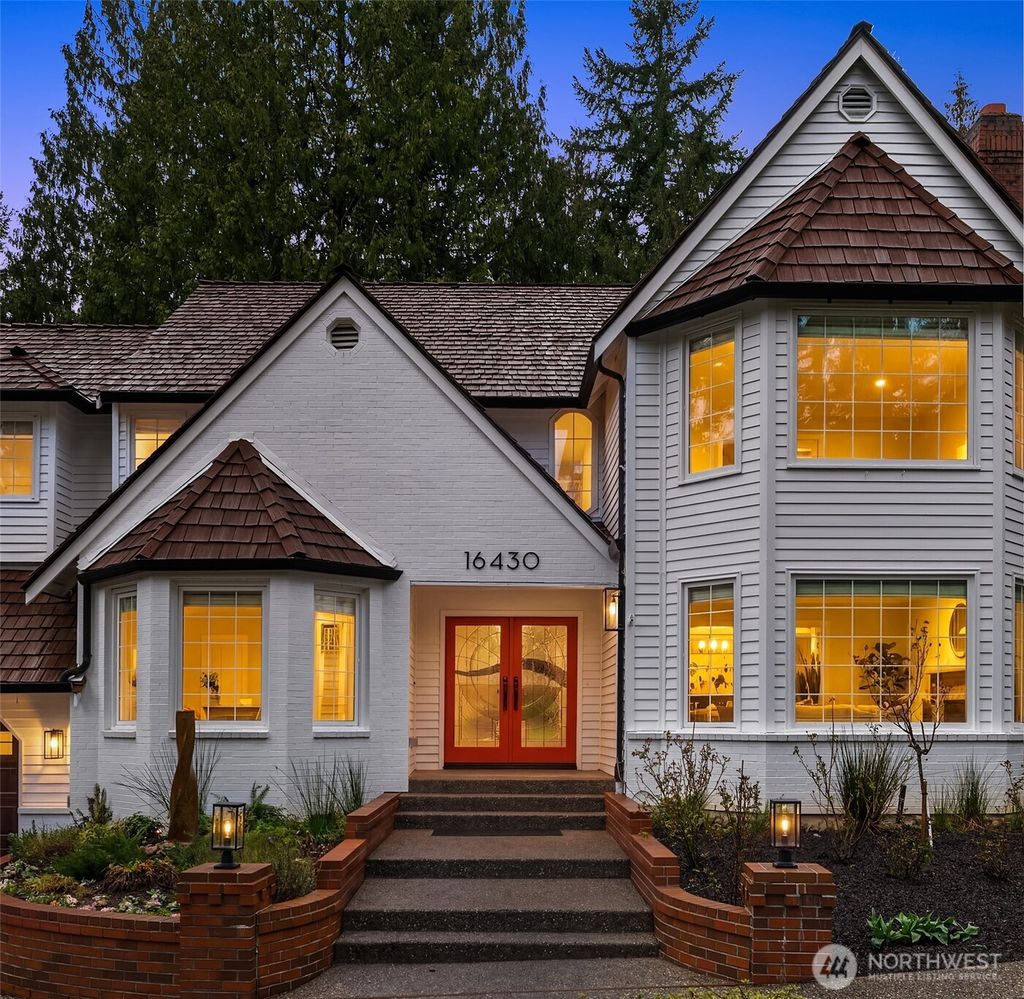 Photo of 16430 133rd Court NE, Redmond, WA 98052 (MLS # 2494496)