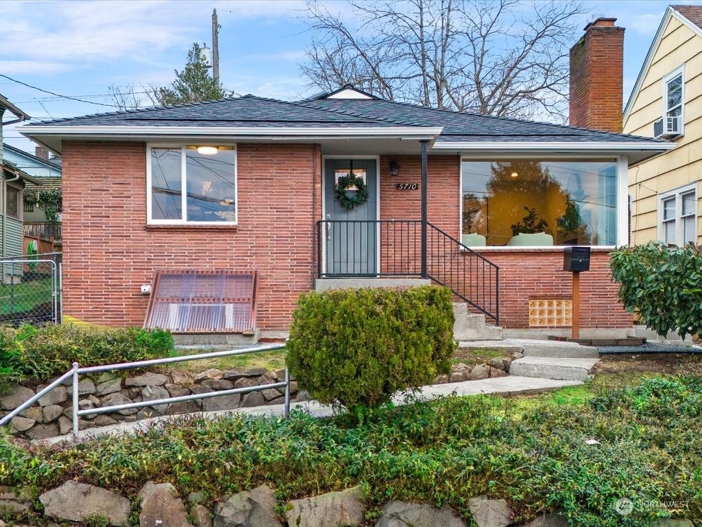 Photo of 5710 30th Avenue NE, Seattle, WA 98105 (MLS # 2191944)